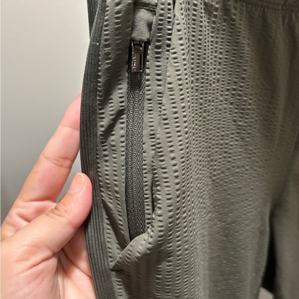 Athleta Olive Green Textured Brooklyn Pants Size 6 - Picture 8 of 8